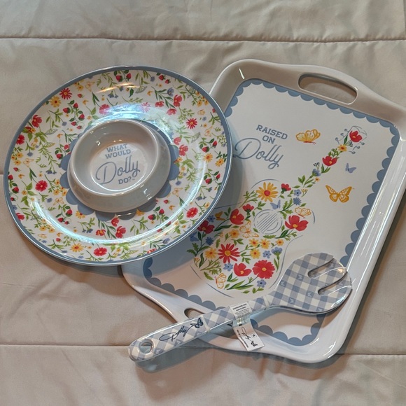 What would Dolly Do collection - Picture 1 of 5